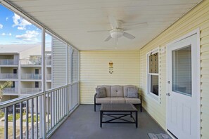 Property grounds - Great Place to Beach- Family and pet friendly, community pool, beach views! (Cape San Blas)