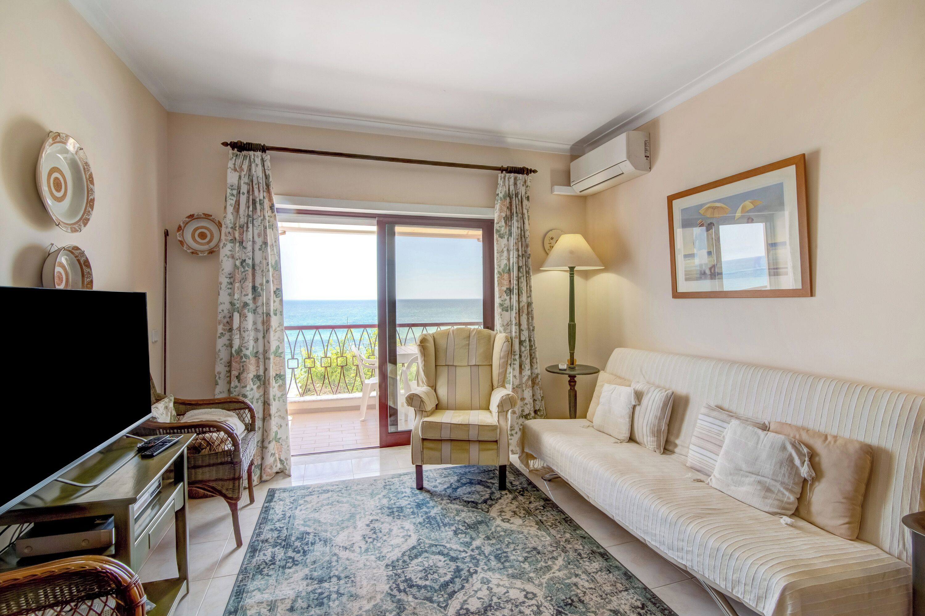 Televisión y reproductor de DVD 