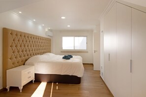 2 bedrooms, iron/ironing board, free WiFi, bed sheets - Holiday Home 'Casa do Marquês' with Terrace, Wi-Fi & A/C (Vila Real de Santo António)
