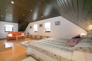 4 bedrooms, free WiFi - Elegant apartment on a farm in the Hunsrück (Mastershausen)