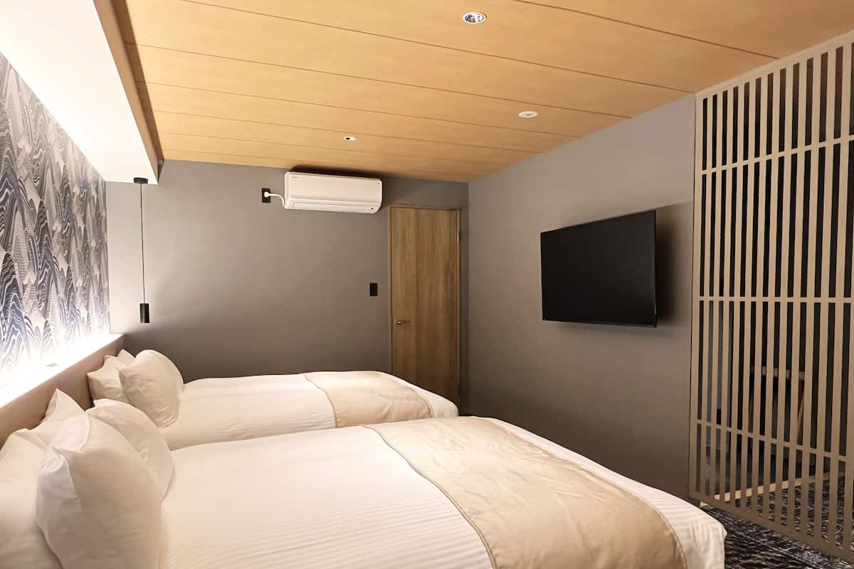 Grand-Zweibettzimmer | Daunenbettdecken, Schreibtisch, kostenloses WLAN, Bettwäsche