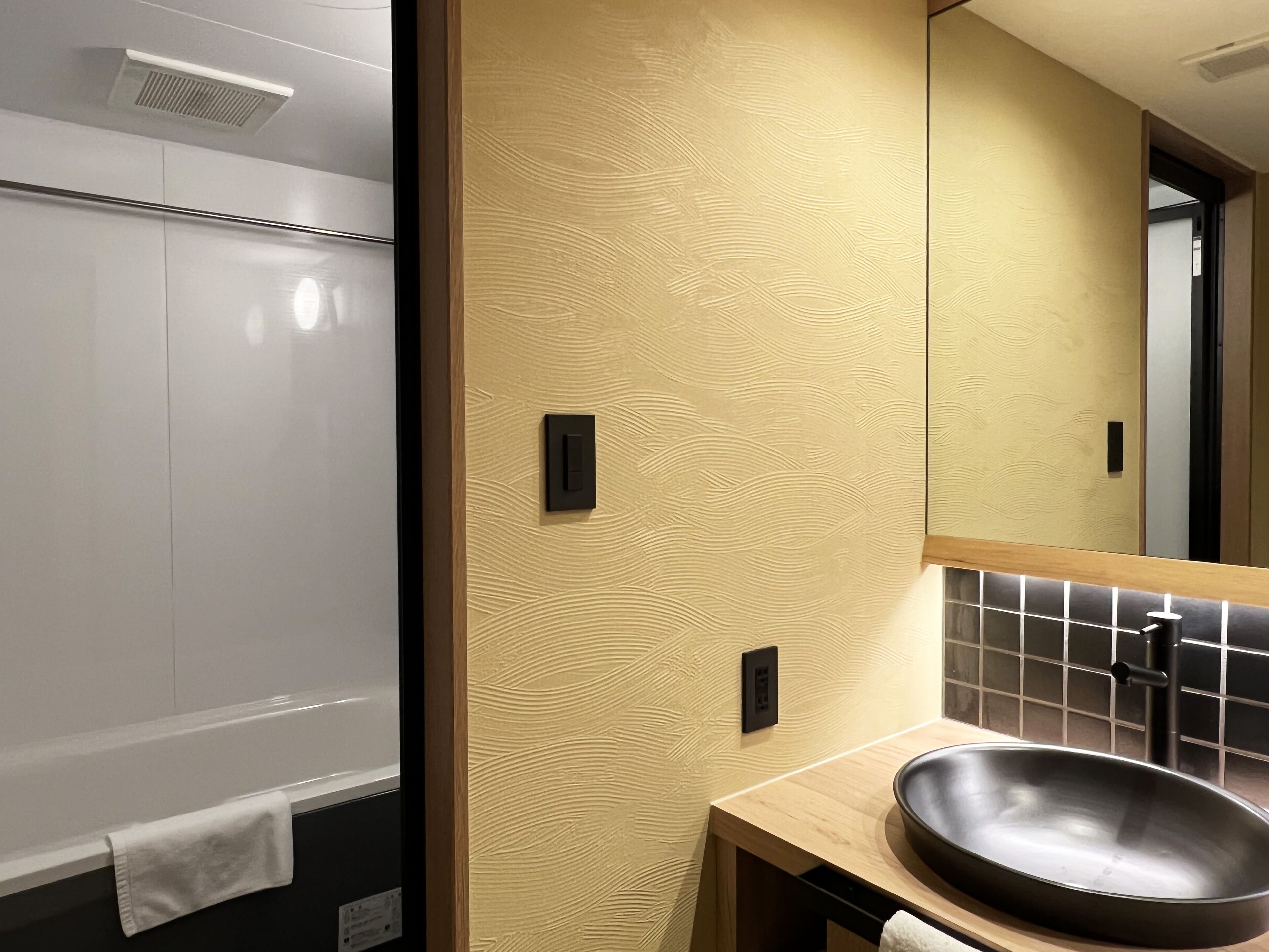 Grand Twin Room | Bathroom | Combined shower/tub, deep soaking tub, free toiletries, hair dryer