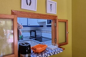 Fridge, microwave, stovetop, coffee/tea maker