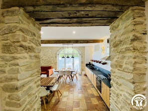 60-cm flat-screen TV with digital channels, TV - Le Moulin du Vivier (Saint-Martin-Lalande)