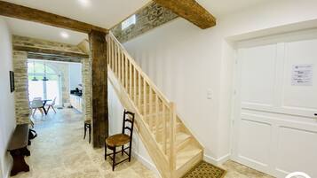 Télévision à écran plat de 60 cm avec chaßnes numériques, télévision