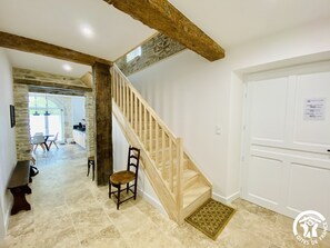 60-cm flat-screen TV with digital channels, TV - Le Moulin du Vivier (Saint-Martin-Lalande)