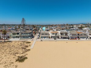 Exterior - Charming 2 Story/4 Bedroom Home on the Boardwalk (Newport Beach)