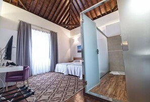 1 bedroom, iron/ironing board, travel cot, free WiFi