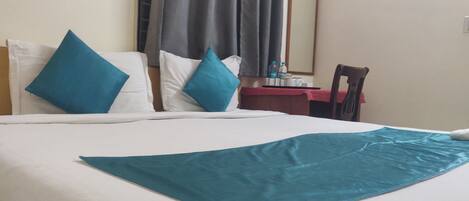 14 bedrooms, in-room safe, iron/ironing board, free WiFi