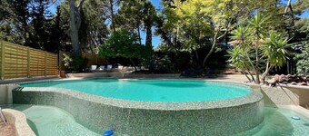 Art Deco villa near the sea at the entrance to the Parc des Calanques