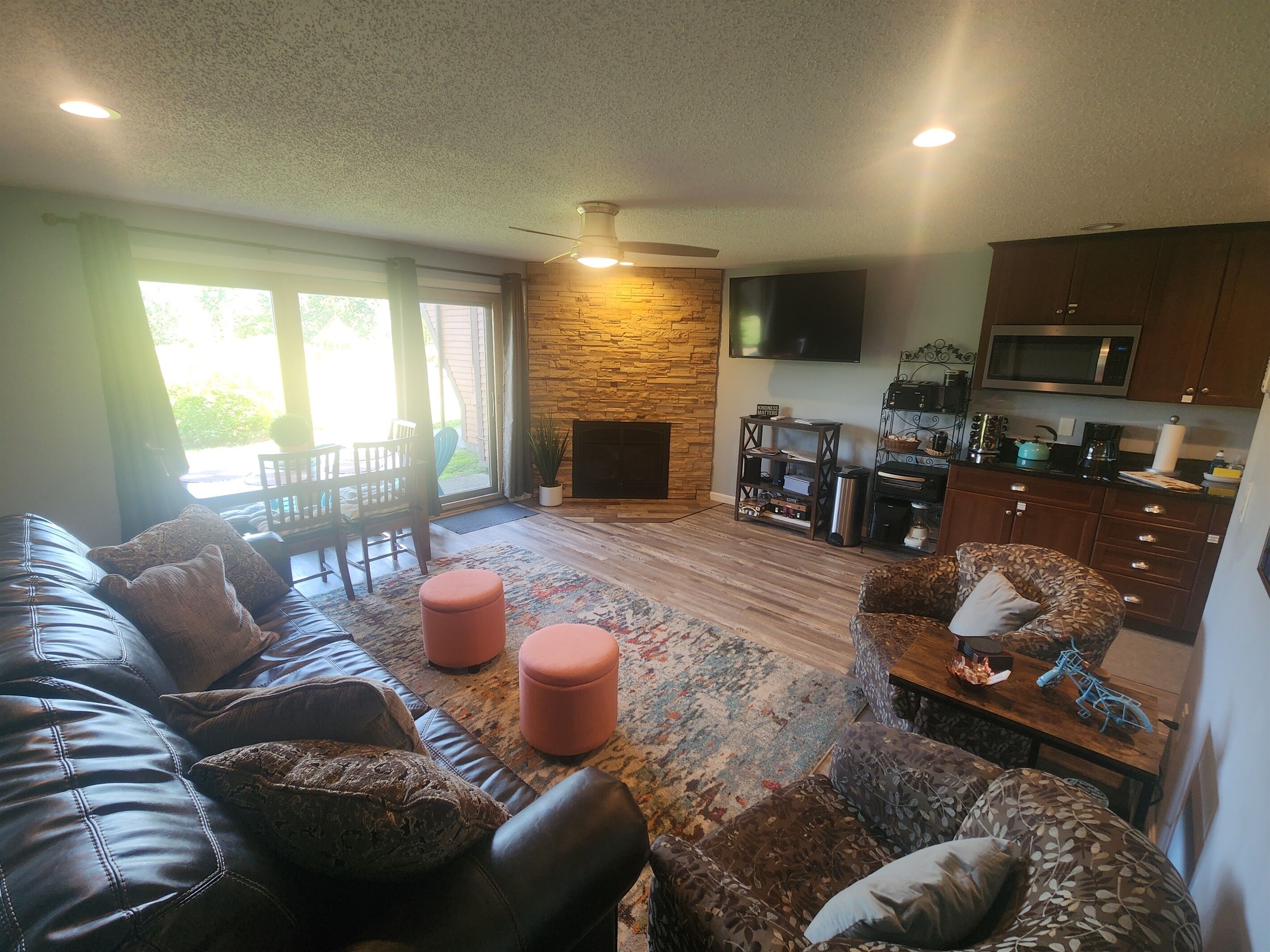 Smart TV, fireplace, DVD player, ping pong