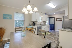 Dining - Lovely Emerald Isle Home, Walk to Beach! (Emerald Isle)