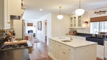 KylskÄp, mikrovÄgsugn, ugn och spishÀll