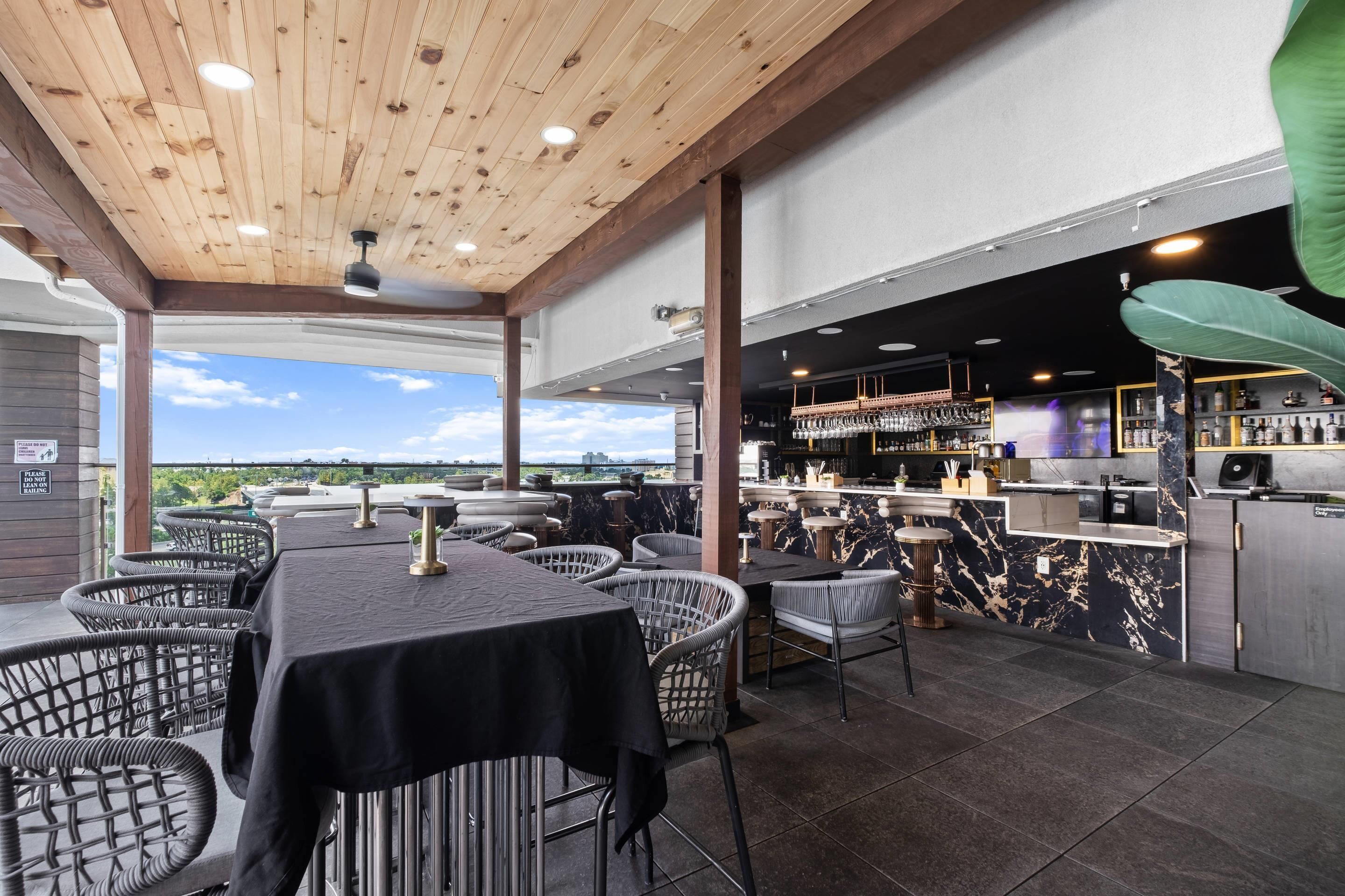 2 restaurants, lunch, dinner served; Indian cuisine 