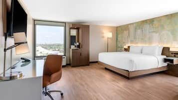 Room,1 King Bed - Top Floor, Non Smoking | ๊ฐ๊ฐ ๋ค๋ฅธ ์คํ์ผ์ ์ธํ
๋ฆฌ์ด, ๊ฐ๊ฐ ๋ค๋ฅด๊ฒ ๊ฐ๊ตฌ ๋น์น, ์ฑ
์, ๋
ธํธ๋ถ ์์
๊ณต๊ฐ