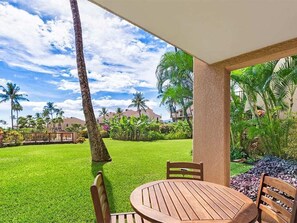 Outdoor dining - 1 Bedroom/2 Bath Garden View - Kamaole Sands 5104 (Kihei)