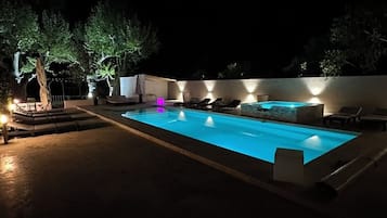 Seasonal outdoor pool, open 8:00 AM to 8:00 PM, pool umbrellas