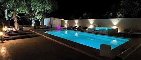 Seasonal outdoor pool, open 8:00 AM to 8:00 PM, pool umbrellas