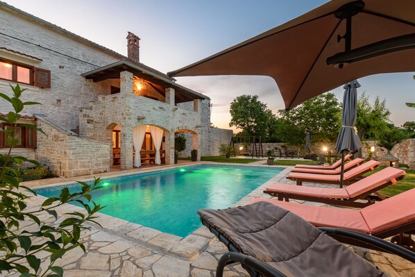 Pool - House Holiday House Rose (Istria - Svetvinčenat) (Svetvinčenat)