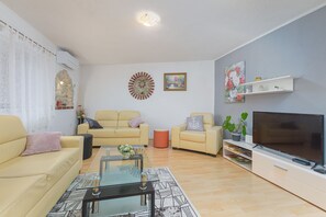 TV, table football - House Holiday House Rose (Istria - Svetvinčenat) (Svetvinčenat)