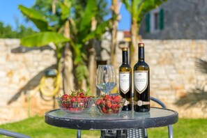 Outdoor dining - House Holiday House Rose (Istria - Svetvinčenat) (Svetvinčenat)