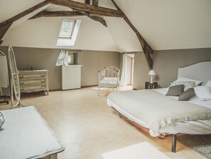 3 bedrooms, free WiFi, bed sheets - Bucolic rural cottage near abbey - 7 guests (Rouez)