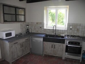 Kühlschrank, Mikrowelle, Ofen, Geschirrspüler