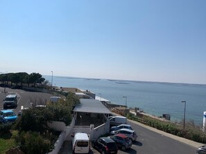 Parkplätze auf dem Gelände