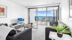 Smart TV - Circle on Cavill 25th Floor with Ocean Views - CoastHM (Surfers Paradise)