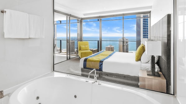 Bathtub, jetted tub, hair dryer