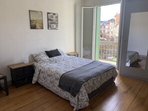 6 bedrooms, desk, iron/ironing board, free WiFi - Large house (6 bedrooms) in the heart of a medieval village in Vallespir (Pyrenees) (Arles-sur-Tech)