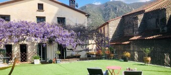 Large house (6 bedrooms) in the heart of a medieval village in Vallespir (Pyrenees)