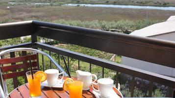 Appartement (One Bedroom Apartment with Balcony) | Vue depuis lâhĂ©bergement