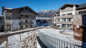 A modern building with multiple balconies and a ski slope. - Newly built holiday apartment in a top location in Garmisch-Partenkirchen (Garmisch-Partenkirchen)