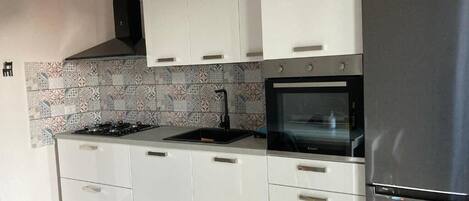 Fridge, oven, cookware/dishes/utensils