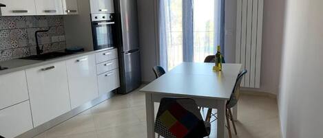 Frigorifero, forno, pentole/stoviglie/utensili