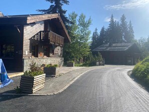 Exterior - Cozy new apartment with forest terrace, 5 pax, parking (La Tania)