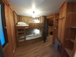 2 bedrooms, free WiFi - Cozy new apartment with forest terrace, 5 pax, parking (La Tania)