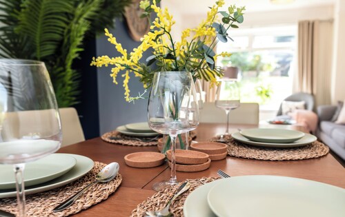 3 Bedrooms house ideal for long Stays!