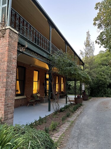 1863 Georgian Mansion in Victoria's North East (pet friendly)