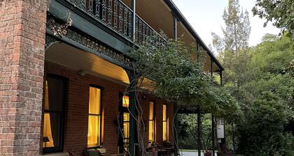 1863 Georgian Mansion in Victoria's North East (pet friendly)