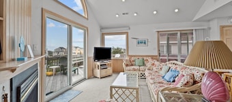 1609 - Barefoot Contessa - Walk to Beach | Hot Tub & Community Pool