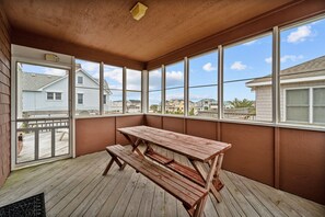 Dining - 1609 - Barefoot Contessa, a spacious 4-bed 3.5-bath home in Corolla, NC, hot tub, sleeps 12 (Corolla)