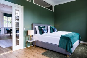 Premium bedding, memory-foam beds, individually decorated - Gem Suites Holiday Apartments (Augustenborg)