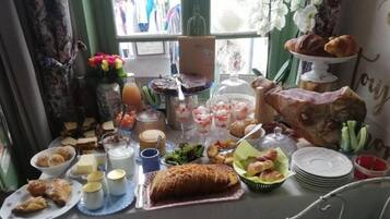 Daily buffet breakfast (EUR 14 per person)