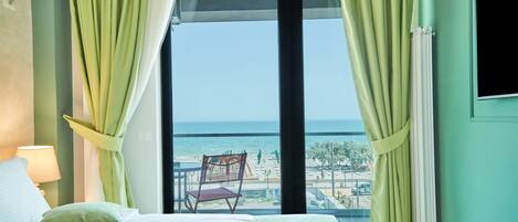 Room | Minibar, desk, soundproofing, free WiFi