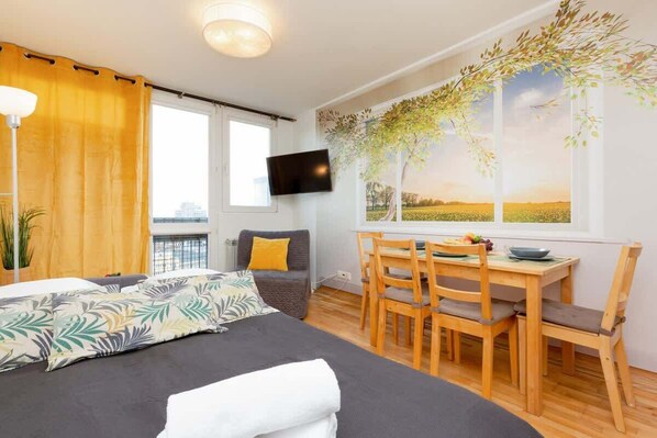 Iron/ironing board, WiFi, bed sheets