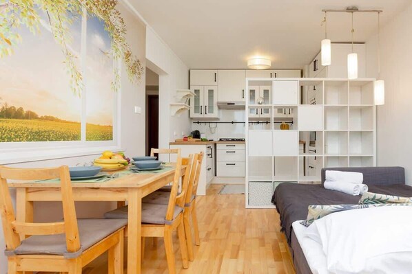 Iron/ironing board, WiFi, bed sheets