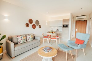 Een 65-inch smart-tv met kabelzenders en televisie