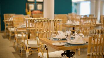 Petit déjeuner complet compris tous les jours